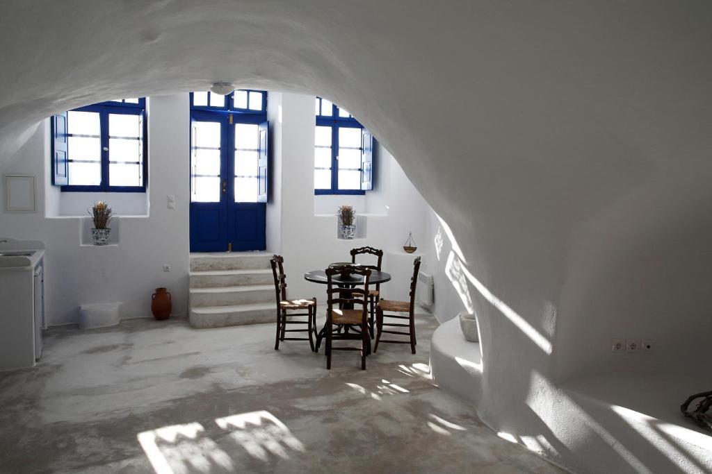 אימרוביגלי Aghios Artemios Traditional Houses חדר תמונה